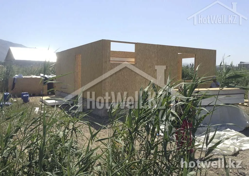 Стены первого этажа дома «А-100А» из СИП-панелей на фундаменте