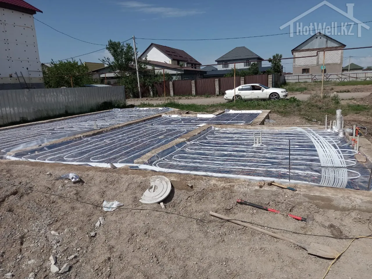 Трубы тёплого пола по всей площади фундамента дома «А-217» перед заливкой бетоном