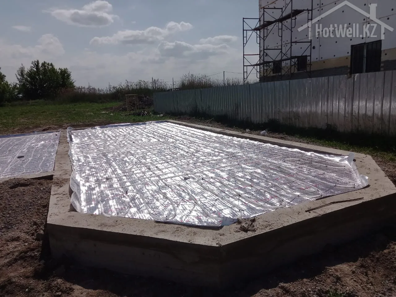 Фольгированная подложка с армосеткой на ростверке дома «А-217», подготовка к заливке