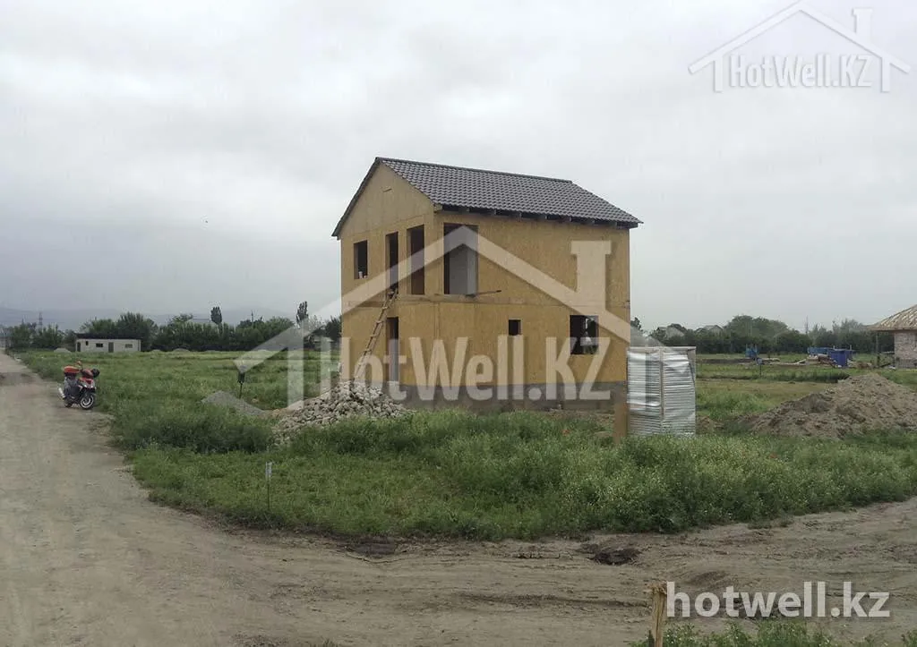 Двухэтажный дом «Б-119Б» с готовой кровлей из металлочерепицы на участке