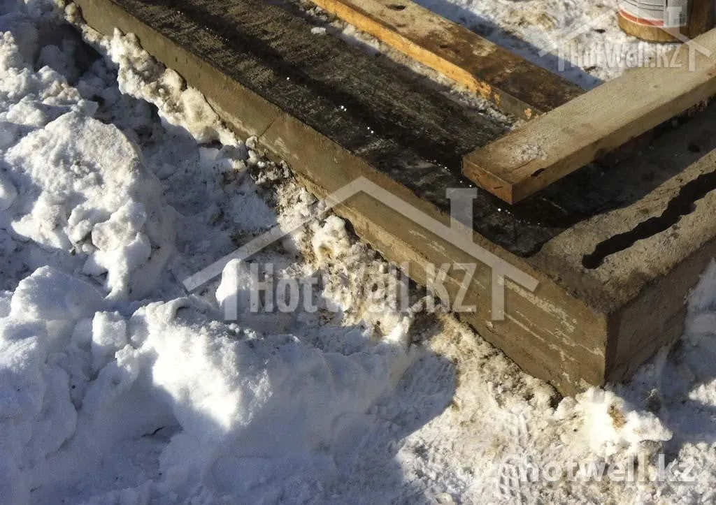Опалубка ленточного фундамента дома «Б-158» с гидроизоляцией, стройка зимой