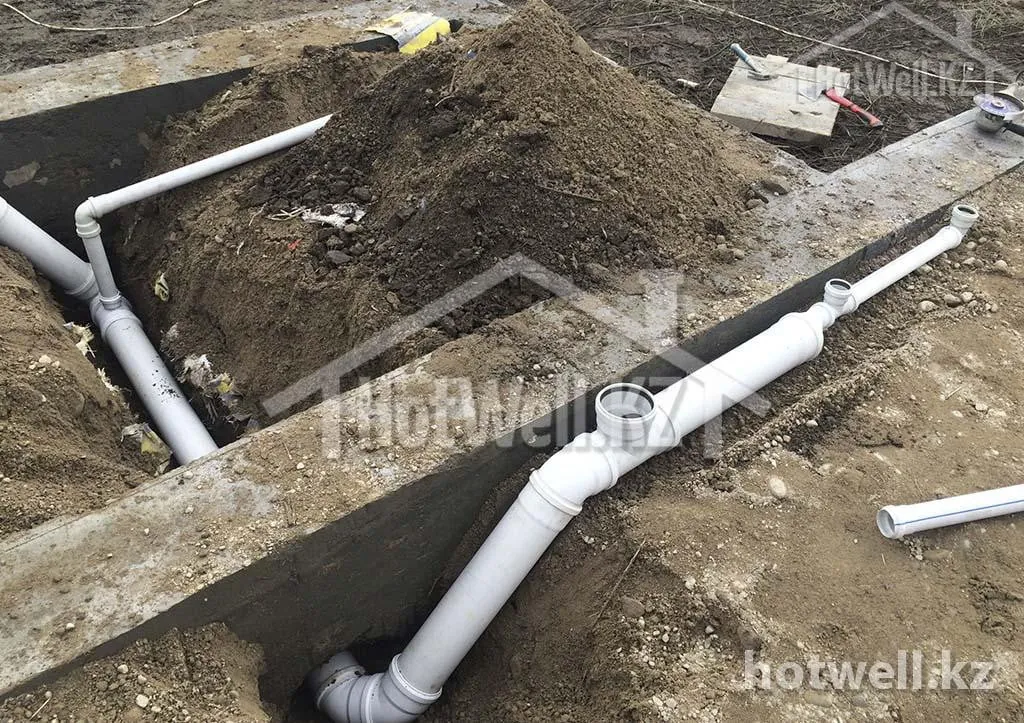 Прокладка канализационных труб в основании дома «К-148Б»