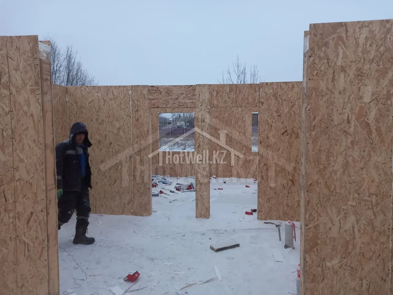 Внутренние перегородки таунхауса «К-279» из СИП-панелей, дверные проёмы комнат
