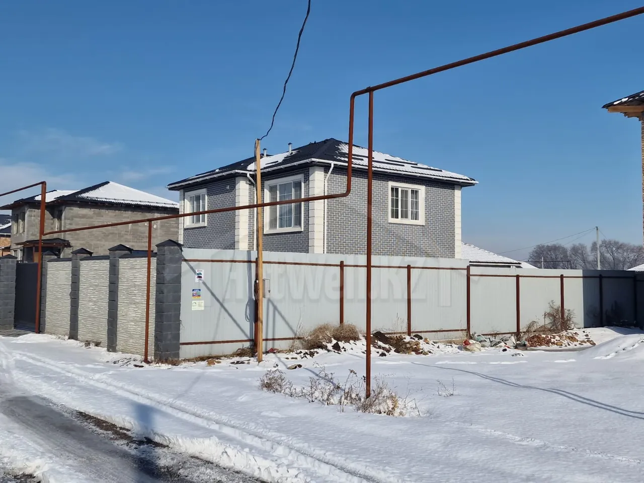 Боковой фасад двухэтажного дома «О-185» из СИП-панелей с отделкой под кирпич
