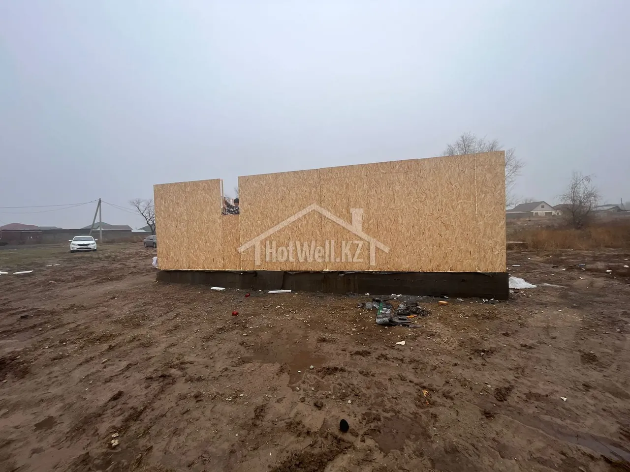 Продольная стена дома «З-165» из СИП-панелей в пасмурный день